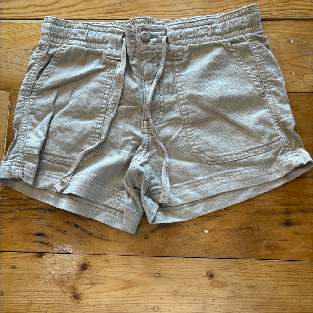 American Eagle Outfitters Light Tan Cargo Shorts